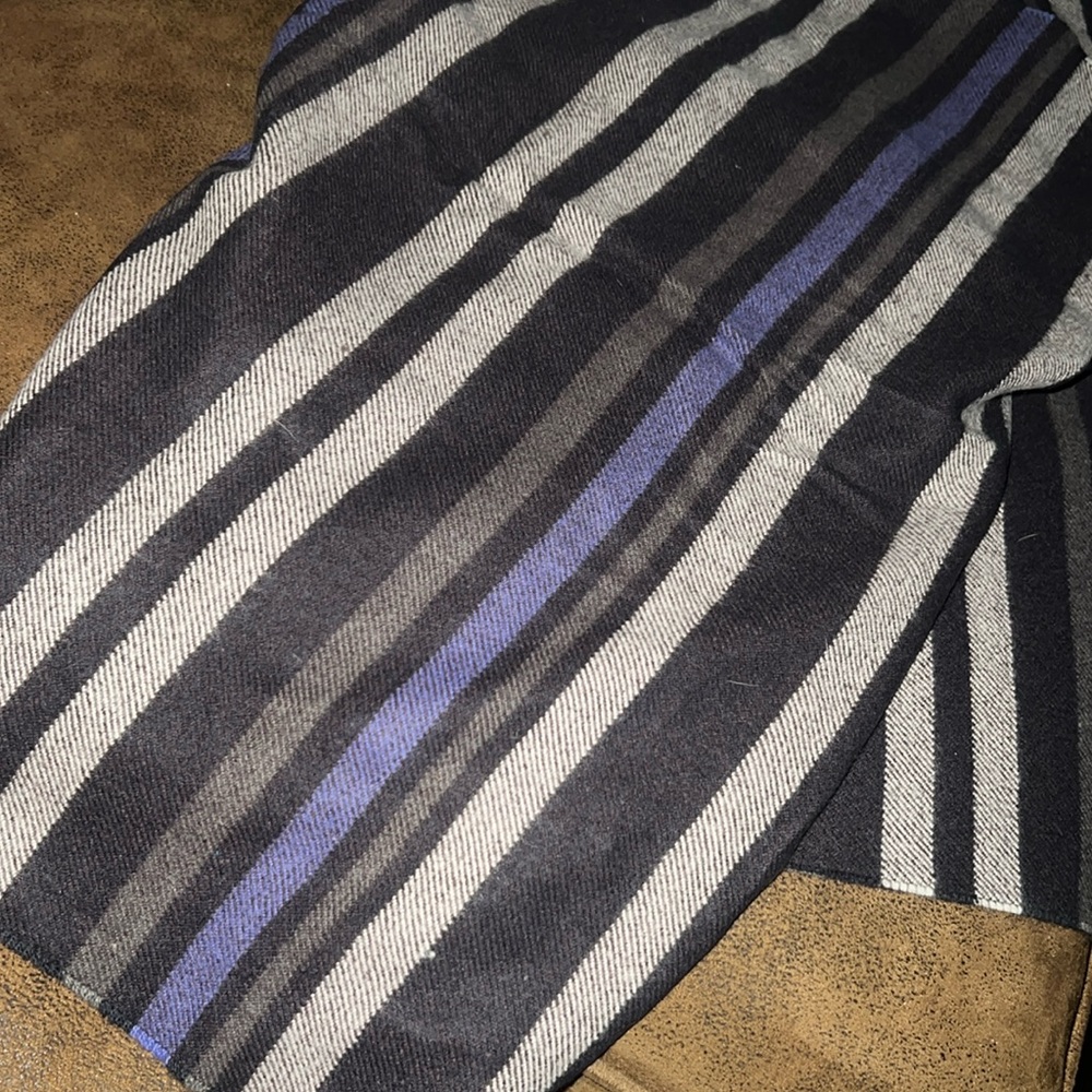 Large Scarf - Picture 5 of 5